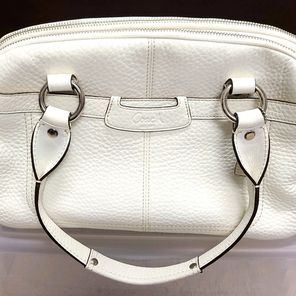 Coach Handbags - NWOT Coach Purse